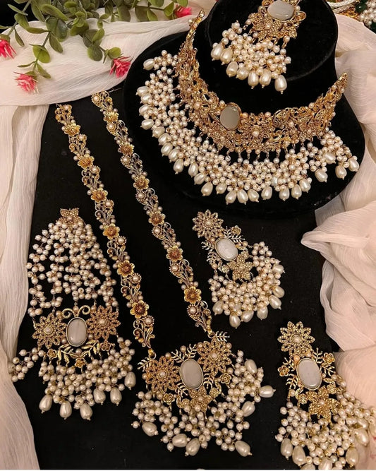 Beautiful White Color Kundan Necklace Combo Set